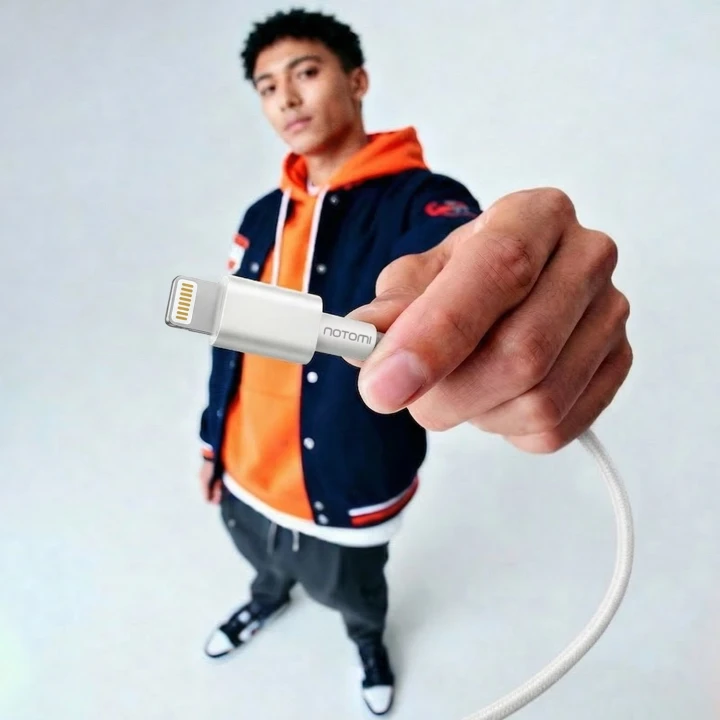 CB-28_Noto_Link_Flex_USB-C-Ligtning_60W_2m_White_Packshot_6.webp