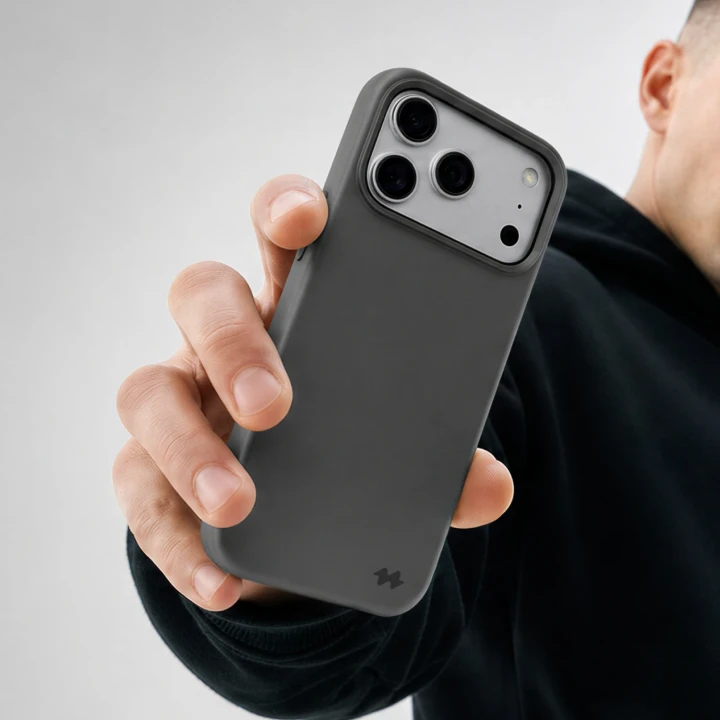 PC-3_Noto_Guard_Case_Packshot_Black_iPhone_17_Pro_Packshot_10.webp