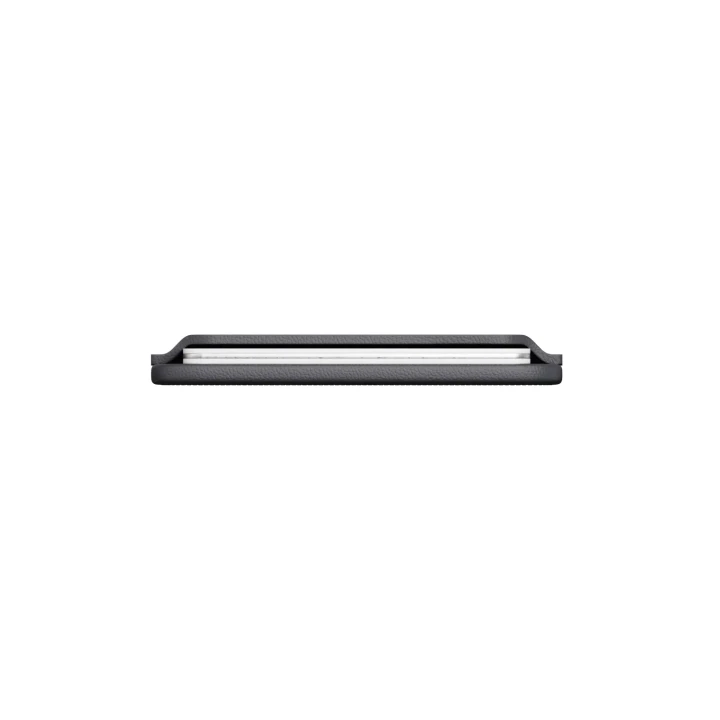 MW-1_Portfel _magnetyczny_MagSafe_ze_skory_weganskiej_czarny_Packshot_06.webp