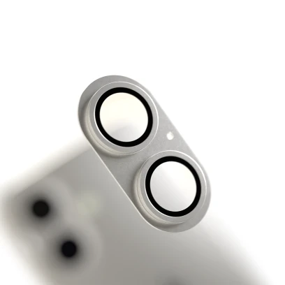 LG-18_Lens Integrated Glass_iPhone 17_silver_packshot_05.webp