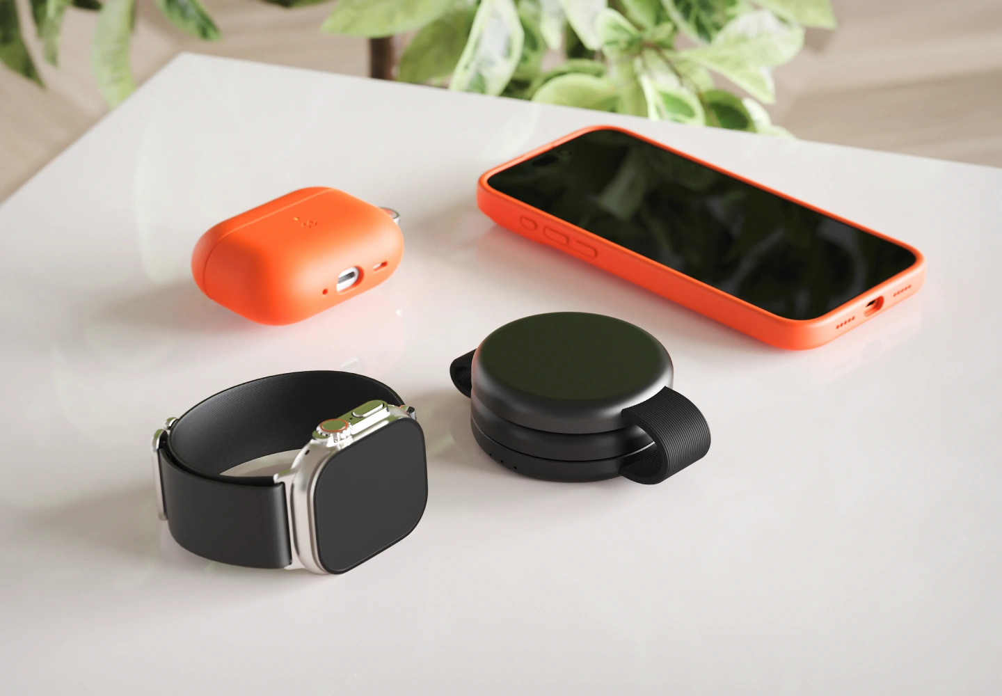 Składana biała mini ładowarka indukcyjna Noto Charge Pad Go pokazana na stole w formie złożonej, obok Apple Watch, Air Pods Pro 3 i iPhone 17 Pro.
