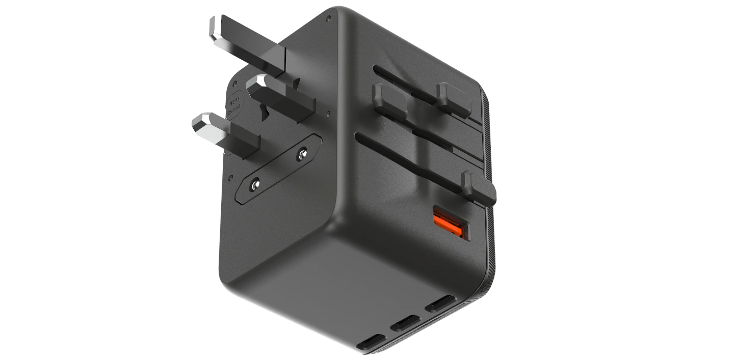 Biały adapter podróżny Notomi GaN 65 W z wysuniętą wtyczką brytyjską UK i portami USB-C oraz USB-A.
