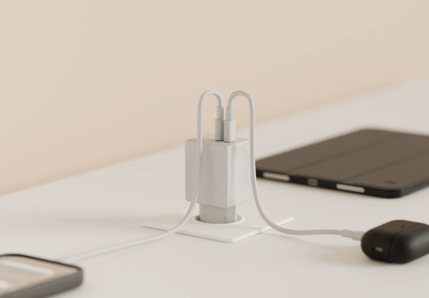 Biała ładowarka sieciowa Notomi 48 W z dwoma podłączonymi przewodami USB-C - ładuje jednocześnie smartfona i słuchawki.